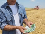 Fermierii români au încasat 98% din banii UE alocaţi plăţilor directe în 2007-2013
