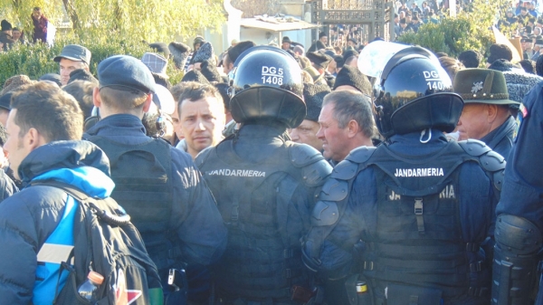casa-poporului-oieri_b