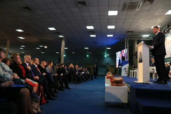 iohannis-cu-fermierii_b