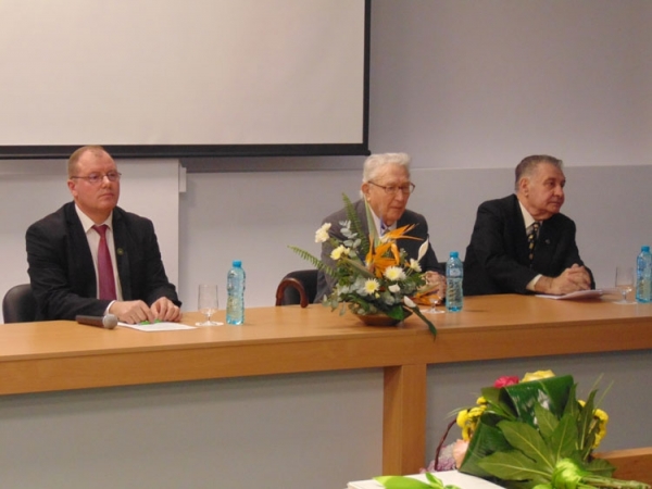 omagiu-petru-magazin1_b
