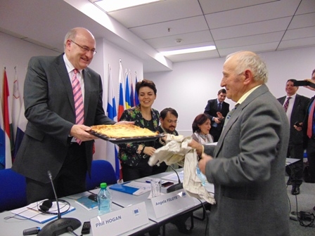 placinta pentru phil hogan_b